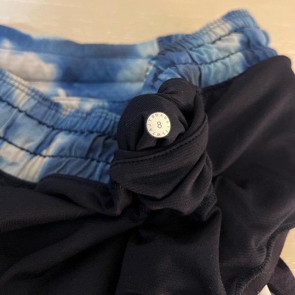 Lululemon Hotty Hot Low-Rise Lined Short - Picture 9 of 9